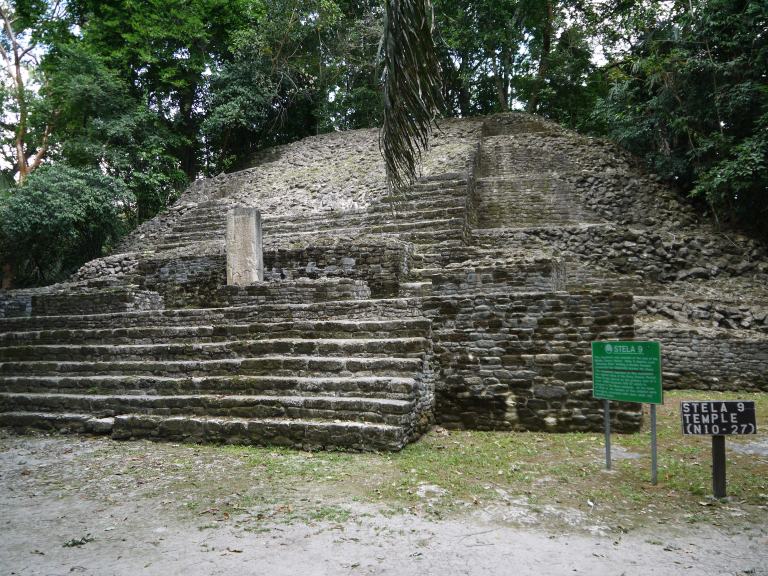 Stela 9 temple - Lamanai Travellingminstrel #7