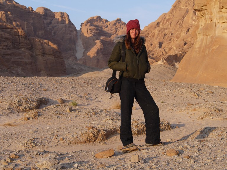 Mum with the sand mountain behind - Travellingminstrel #
