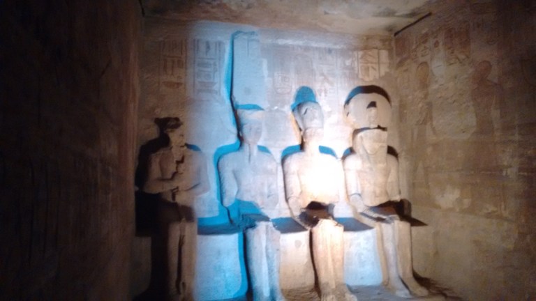 The 4 statues - Travellingminstrel #