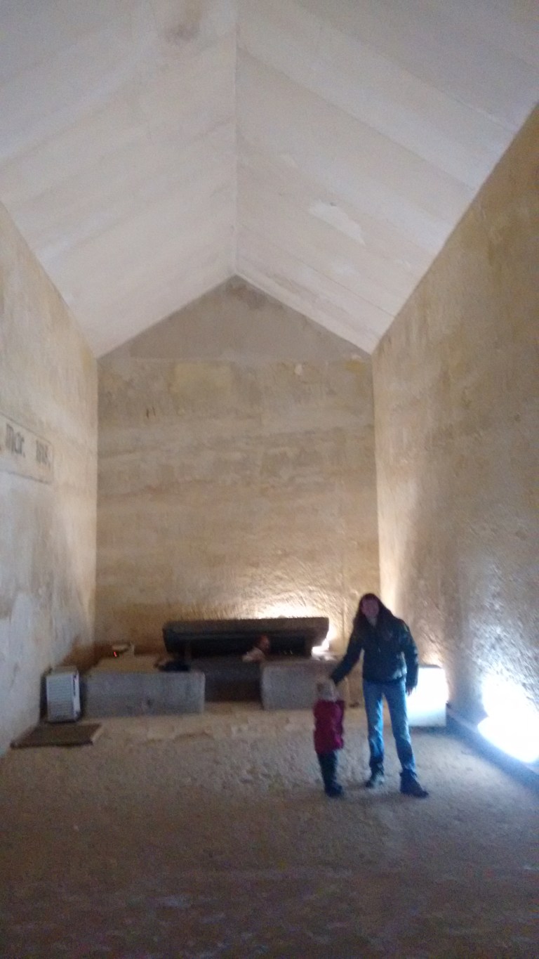 Inside Khufres pyramid - Travellingminstrel #
