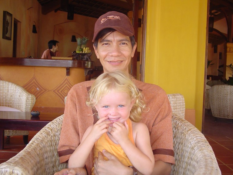 Friend in Mu nai - Travellingminstrel #