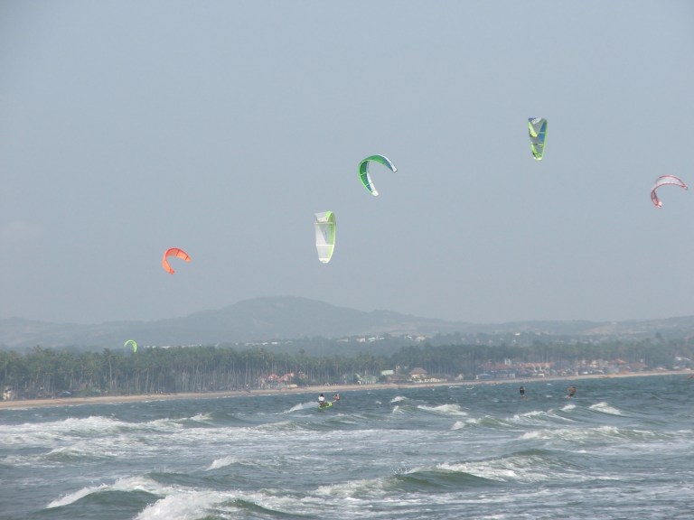 Kite surfers - Travellingminstrel #