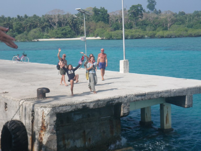 Saying bye - Travellingminstrel 